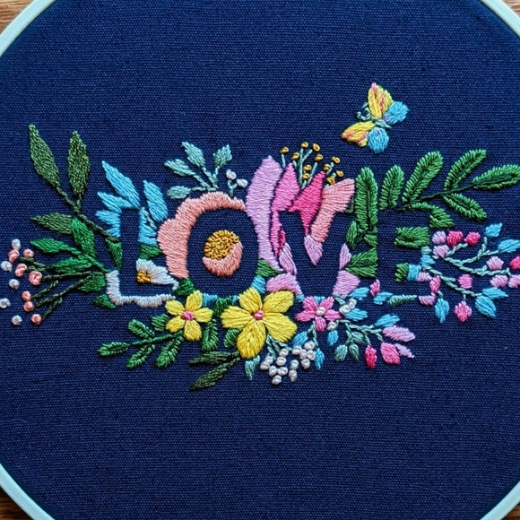 Click to see who I am! (A girl with a clothing problem!) - Picture 3 of 10